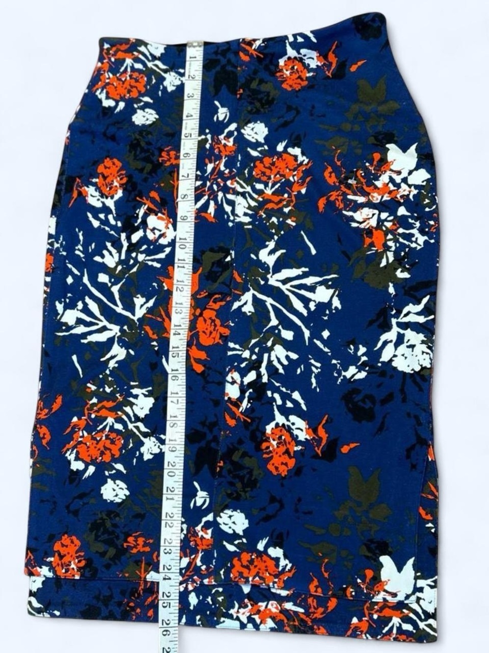 Lyssé office siren form fitting stretchy pull on retro midi skirt size M